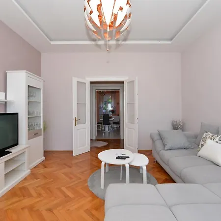 Nikki Kolovare Zadar