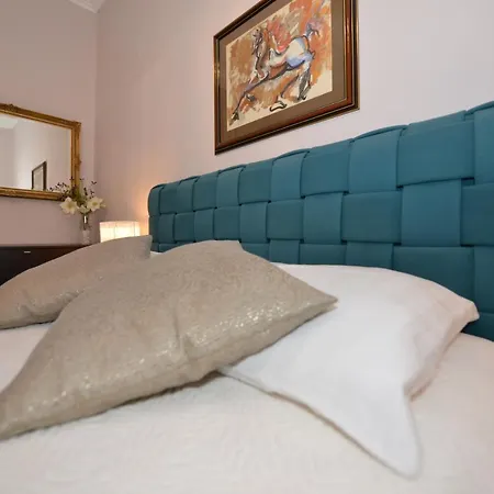 Nikki Kolovare Apartamento *