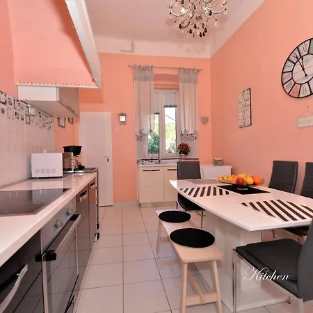 Nikki Kolovare Apartment *