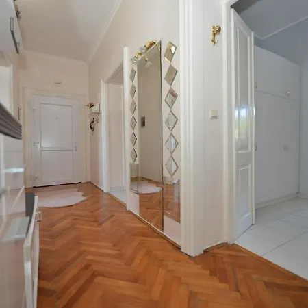 Apartamento Nikki Kolovare