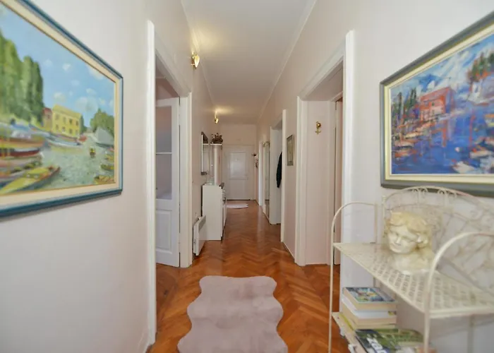 Nikki Kolovare * Zara