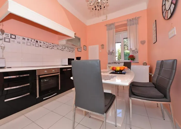 Appartamento Nikki Kolovare *