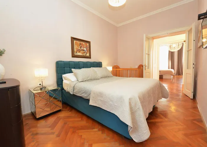 Nikki Kolovare * Zara