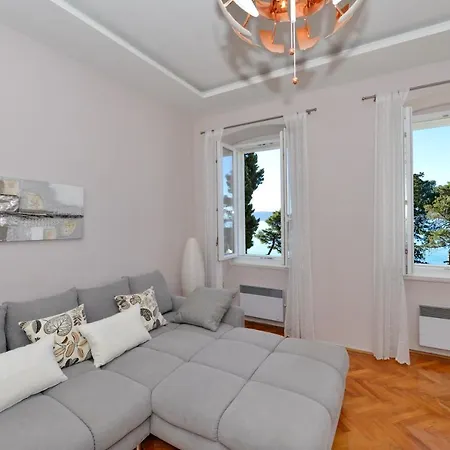 Apartament Nikki Kolovare *