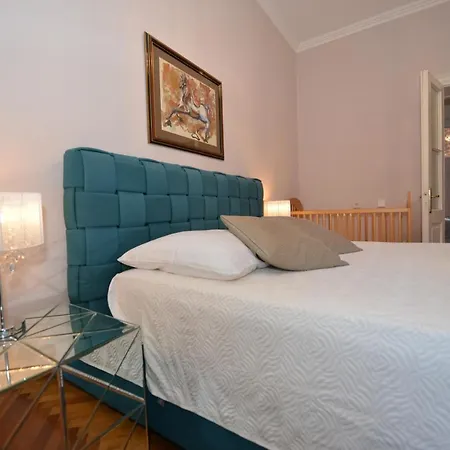 Apartament Nikki Kolovare