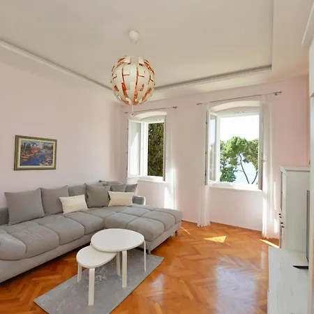 Nikki Kolovare Apartment *
