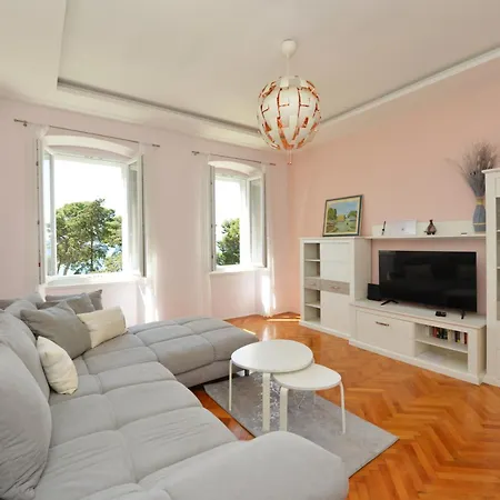 Apartment Nikki Kolovare *
