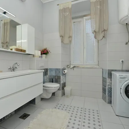 Nikki Kolovare Apartment *