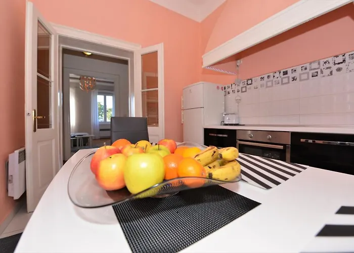 Apartment Nikki Kolovare